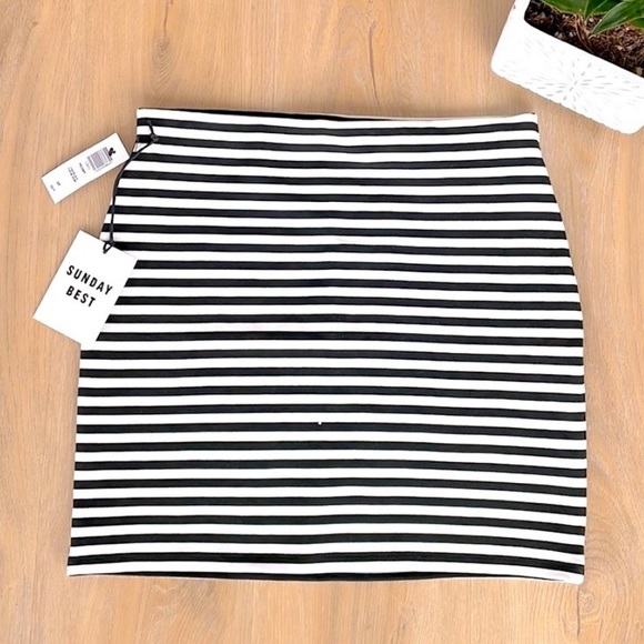 🆕SUNDAY BEST (Aritzia) | Striped Skirt - Picture 1 of 4